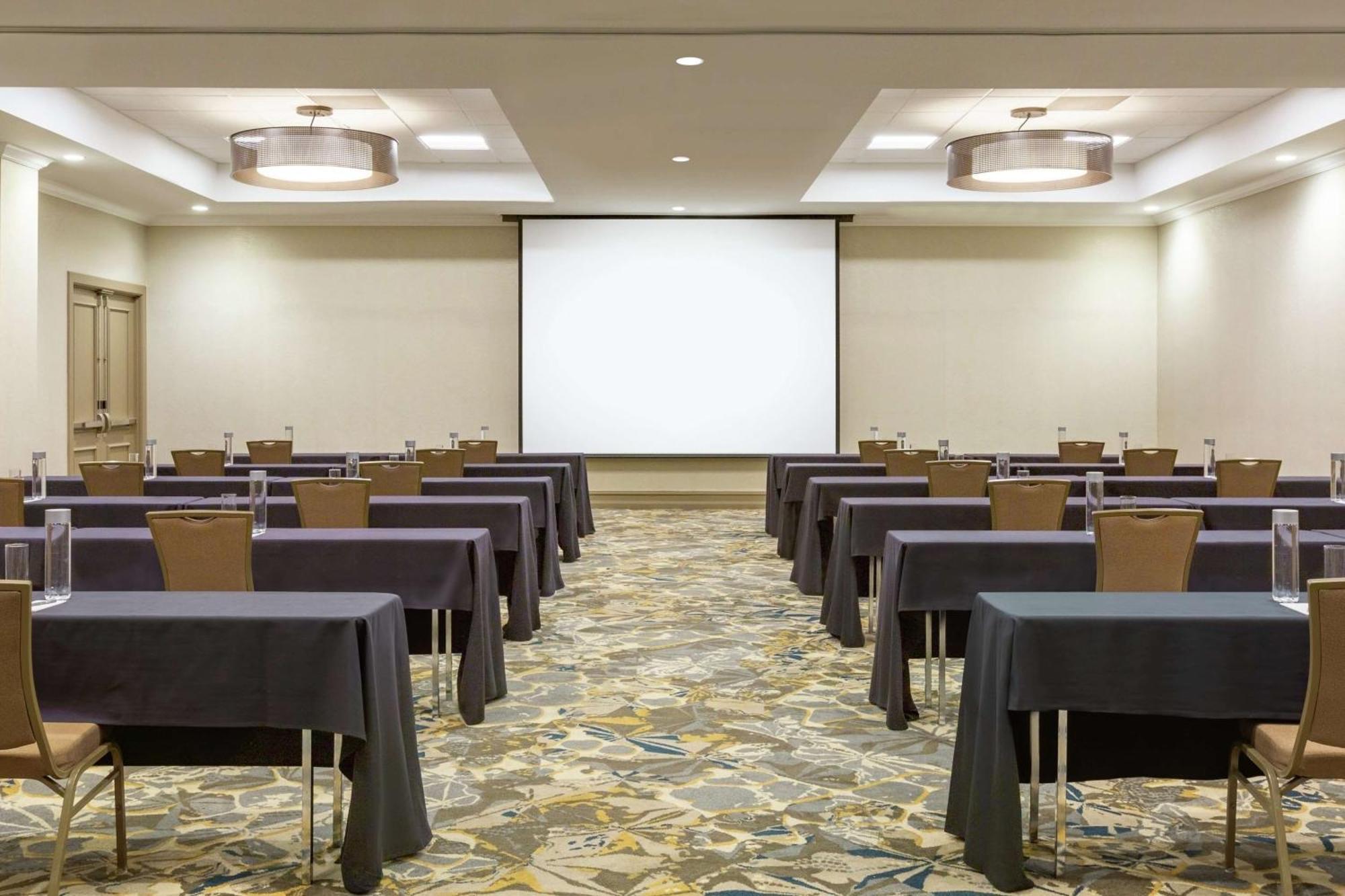 Embassy - Silicon Valley Hotel 3*
